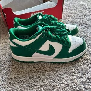 Nike Dunk LowKids Sneakers in Green and White